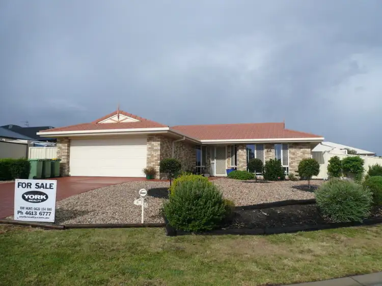 8 Cinnamon Drive, Glenvale QLD 4350