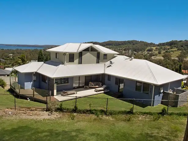 6 Embleton Court, Lakelands NSW 2282