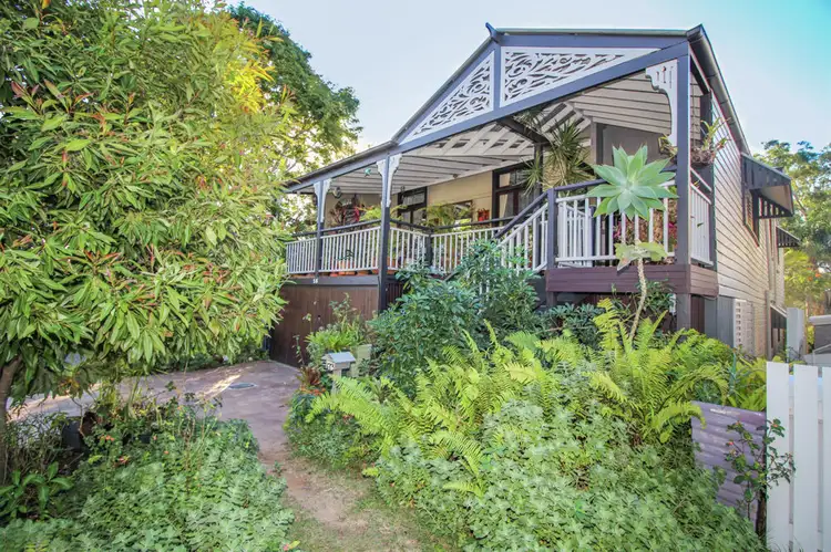 16 Bay Tce, Wynnum QLD 4178