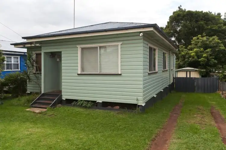 19 Park  St, Wilsonton QLD 4350