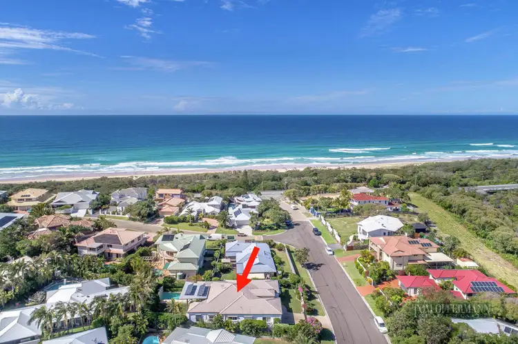 6 Wavecrest Drive, Castaways Beach QLD 4567