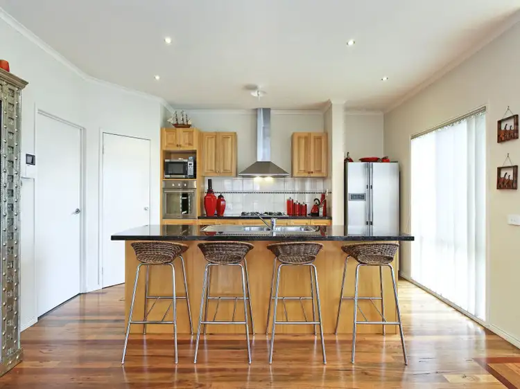 Second view of Homely house listing, 7 Redleaf Close, Hampton Park VIC 3976