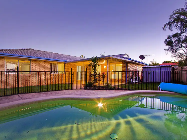 6 Hampden Cres, Heritage Park QLD 4118