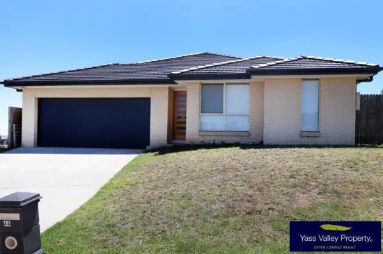 44 Nicholls Drive, Yass NSW 2582
