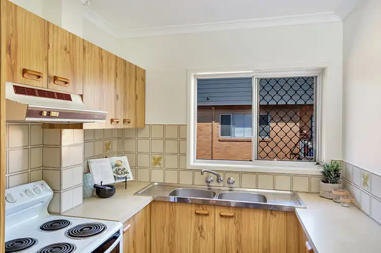 Fifth view of Homely unit listing, 7/70 Marine Parade, Miami QLD 4220