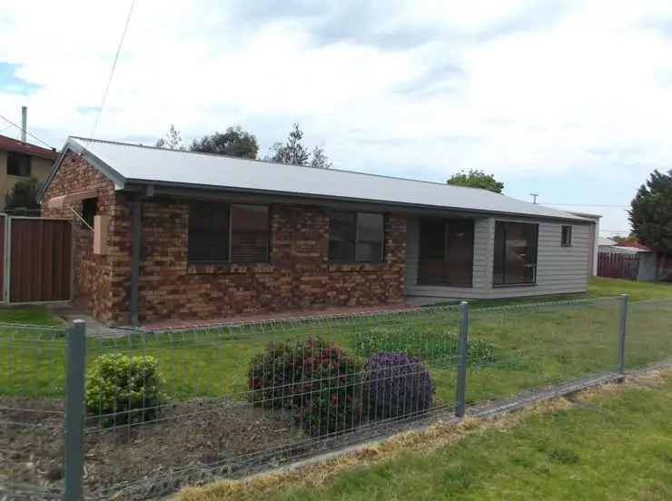 4 Burton Crescent, Stanthorpe QLD 4380