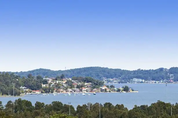 4 Cartmel Close, Lakelands NSW 2282