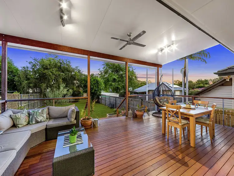 54 Foch Street, Wynnum West QLD 4178