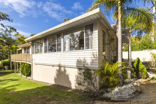698 Macquarie Drive, Eleebana NSW 2282