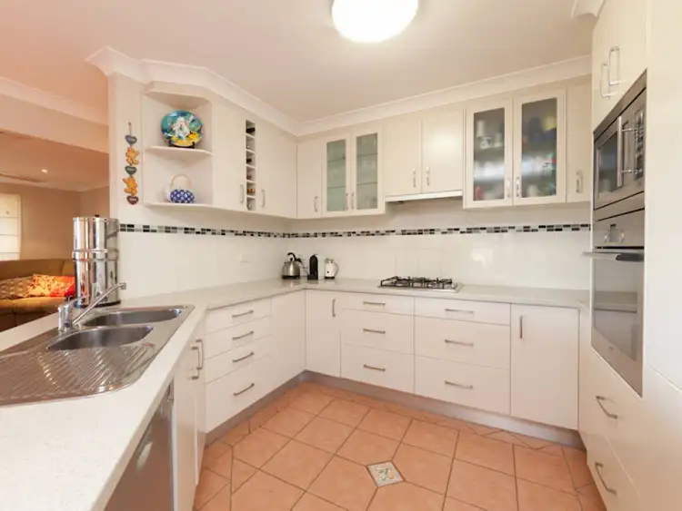 8 Bettina Court, Eatons Hill QLD 4037