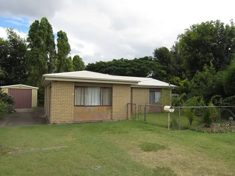 8 Barnes Court, Silkstone QLD 4304