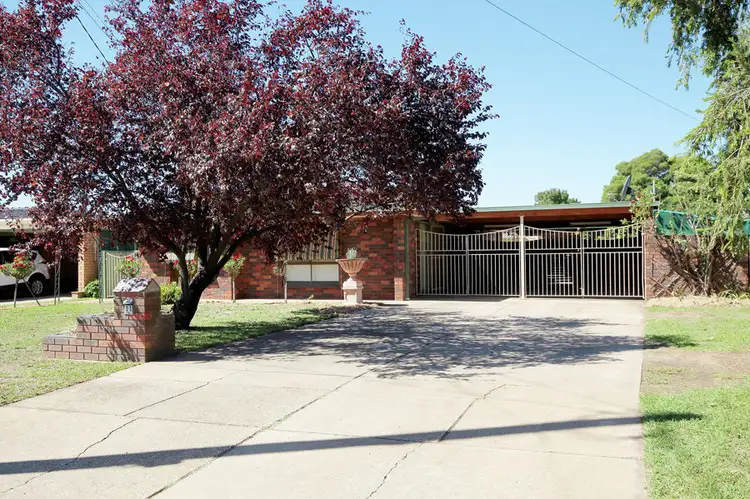 11 Main Street, Lake Albert NSW 2650