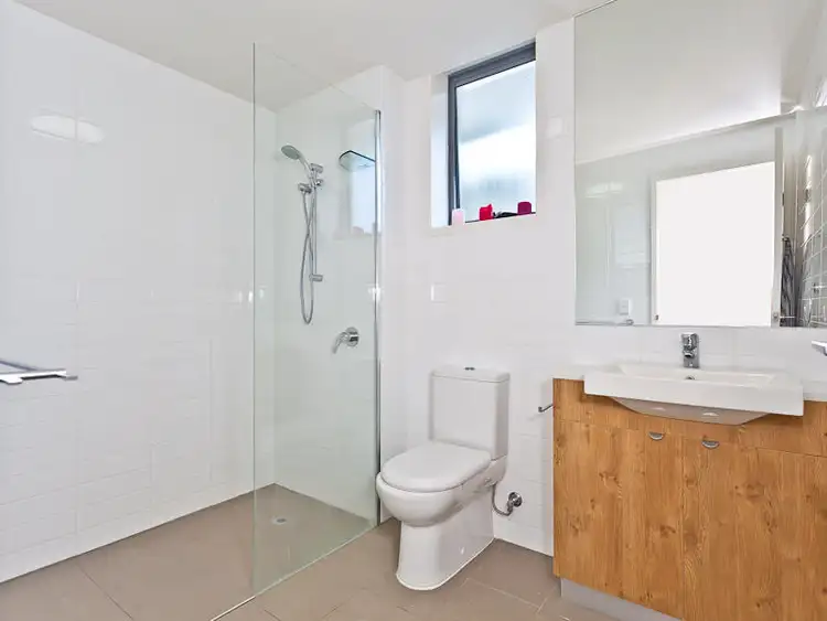 Sixth view of Homely apartment listing, 8 / 32 Windsor Street, Hamilton QLD 4007