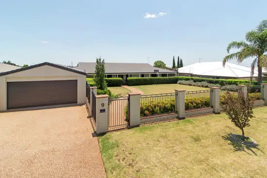 9 Shelton Crescent, Kearneys Spring QLD 4350