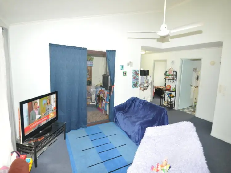 1/12 Freshwater St, Torquay QLD 4655