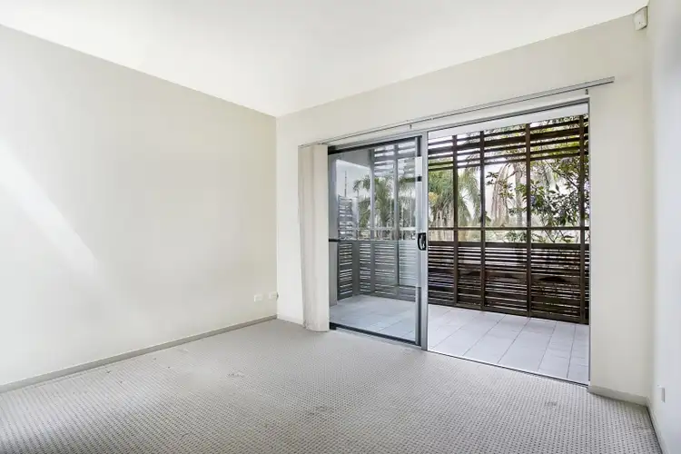 Sixth view of Homely unit listing, 2/33 Clarence Road, Indooroopilly QLD 4068