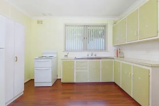 Fifth view of Homely house listing, 396 Northcliffe Drive, Lake Heights NSW 2502