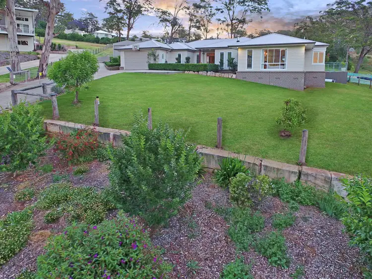 13 Zuccoli Drive, Blue Mountain Heights QLD 4350