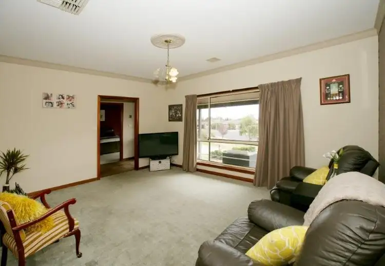 Second view of Homely house listing, 6 Minya Place, Glenfield Park, Wagga Wagga NSW 2650