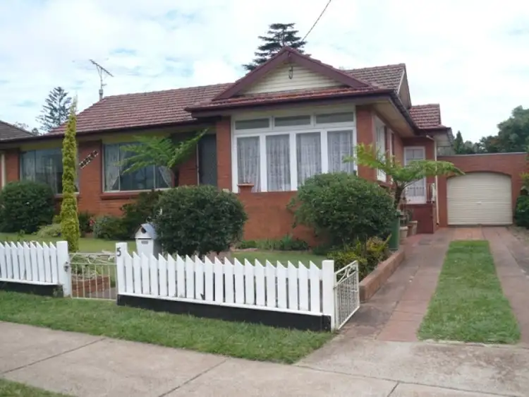 5 Drayton Road, Harristown QLD 4350