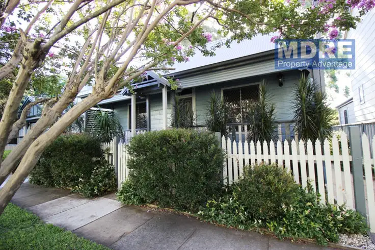 16 Greaves Street, Mayfield East NSW 2304
