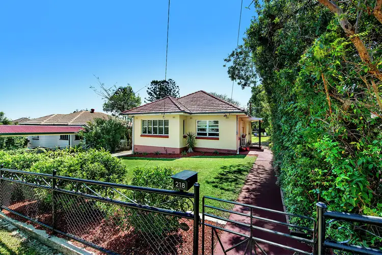 218 Beddoes Street, Holland Park QLD 4121