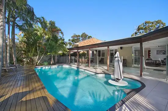 4 Pinnacle Ct, Robina QLD 4226