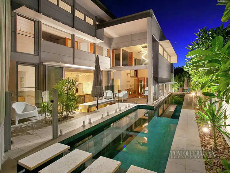 7 Lake Edge Drive, Noosa Heads QLD 4567
