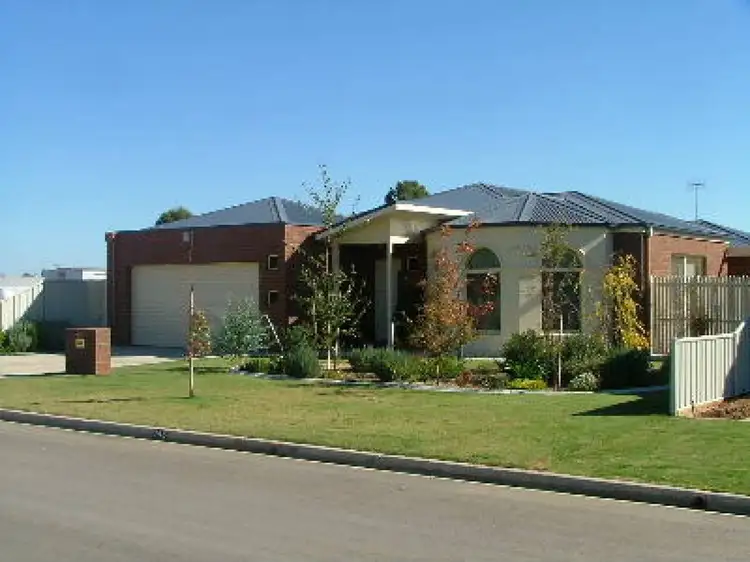 145 McMillan Street, Deniliquin NSW 2710