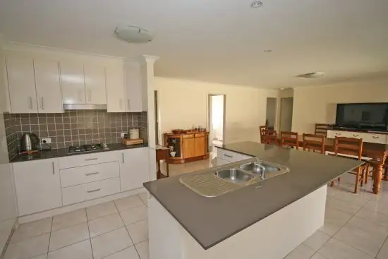 Third view of Homely house listing, 6 Baker Close, Tamworth NSW 2340