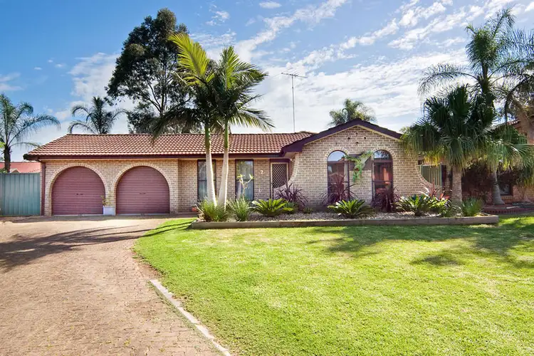 2 Don Close, St Clair NSW 2759