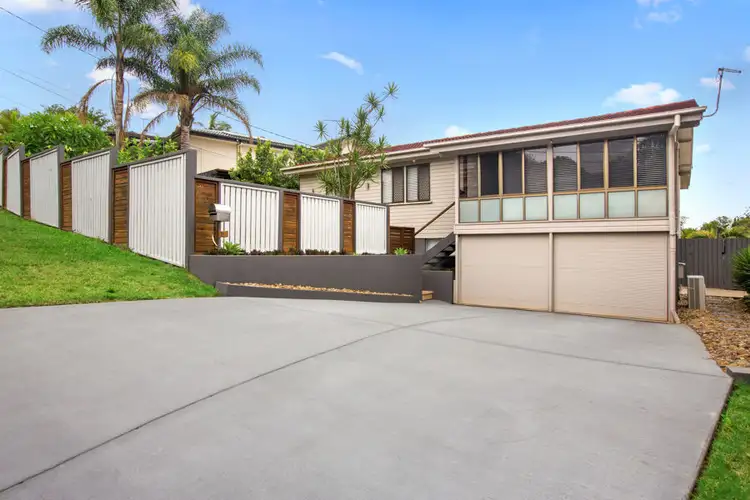 26 Pareena Crescent, Mansfield QLD 4122