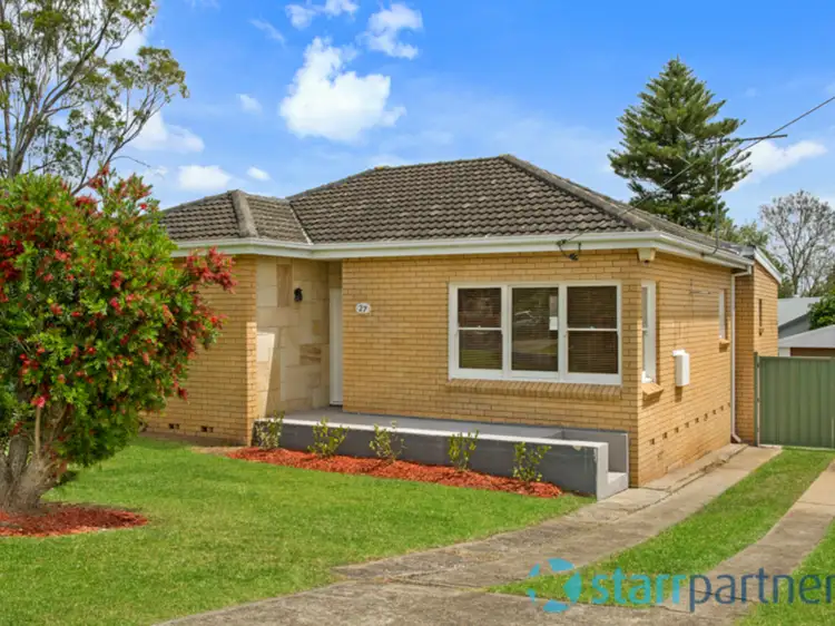 27 Paterson St, Campbelltown NSW 2560