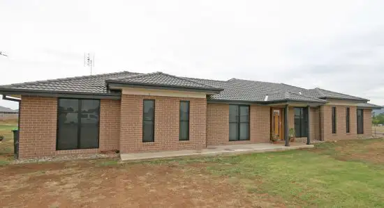 Main view of Homely house listing, 2 John Stuart Close, Tamworth NSW 2340