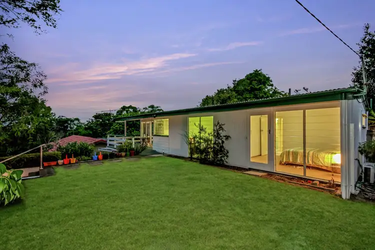 10 Sarina Street, Stafford Heights QLD 4053