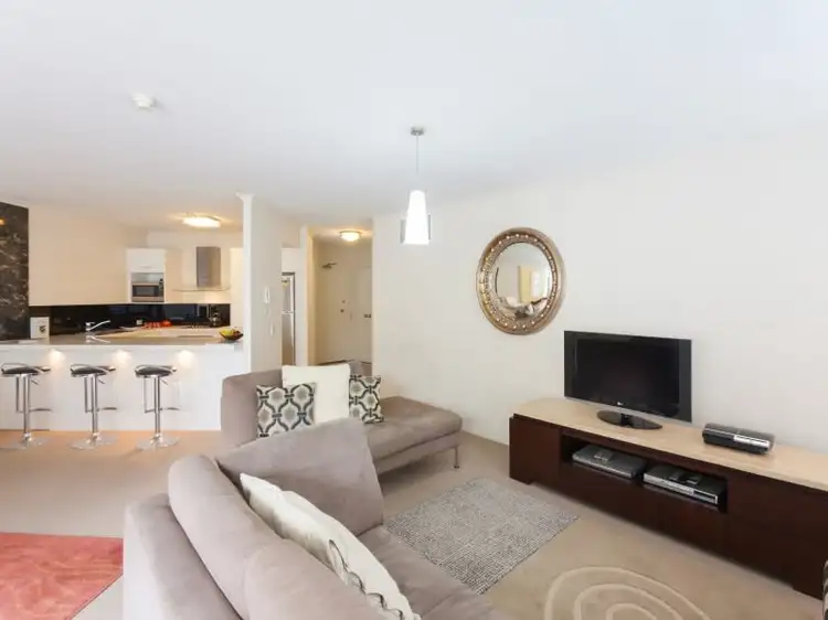 Second view of Homely unit listing, 4/69 Leichhardt Street, Spring Hill QLD 4000