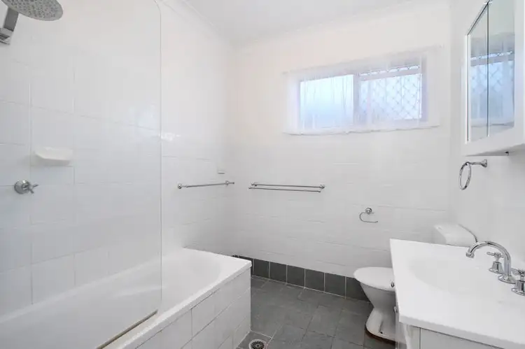 Sixth view of Homely semi-detached listing, 4 Alice Street, Tamworth NSW 2340