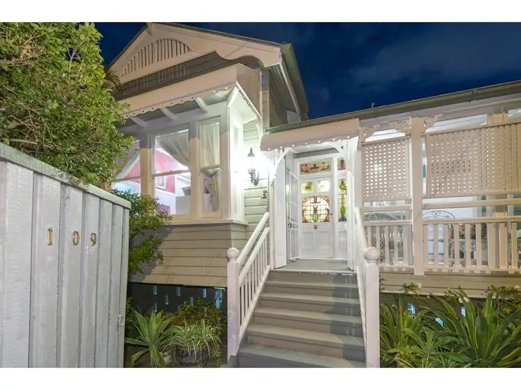 109 Swann Rd, Taringa QLD 4068