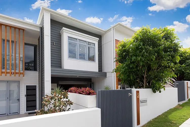 2/15 Brinawa Street, Camp Hill QLD 4152