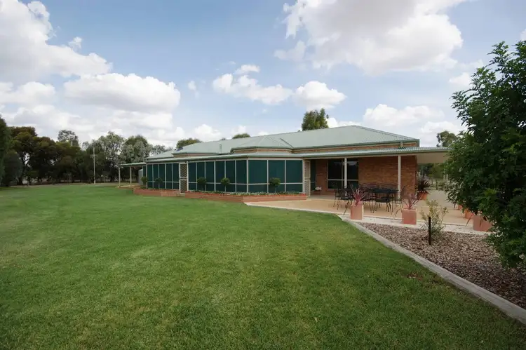 16 Francis Dr, Deniliquin NSW 2710