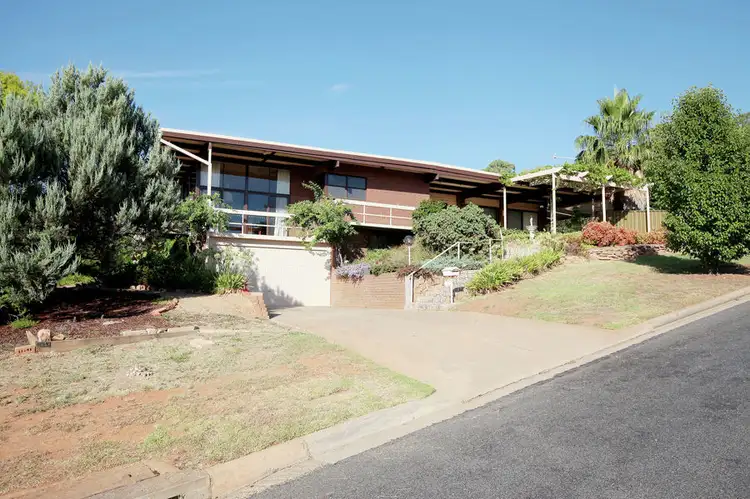32 Wilks Avenue, Kooringal NSW 2650