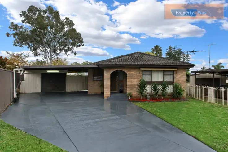 3 Belbowrie Glen, St Clair NSW 2759