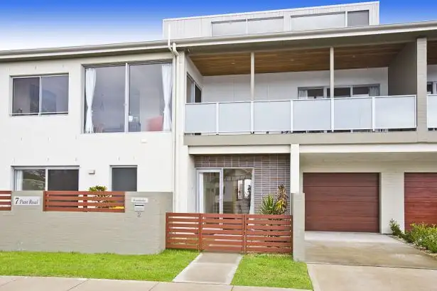 2/7 Punt Road, Stockton NSW 2295