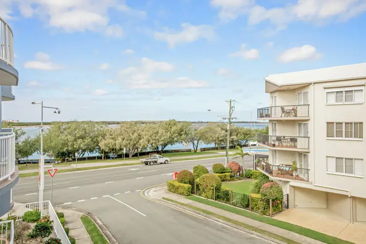 9/8 Esplanade, Golden Beach QLD 4551