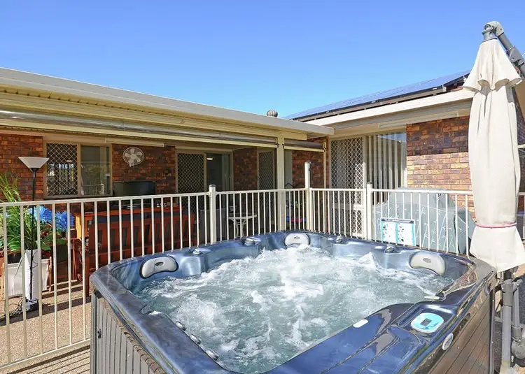 4 Carrie Court, Torquay QLD 4655