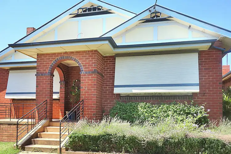 9 Bourke Street, Turvey Park NSW 2650