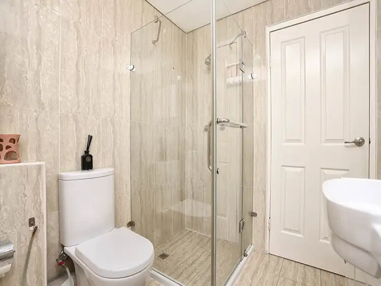 Fourth view of Homely apartment listing, 6/5A Fairlight Avenue, Fairfield NSW 2165
