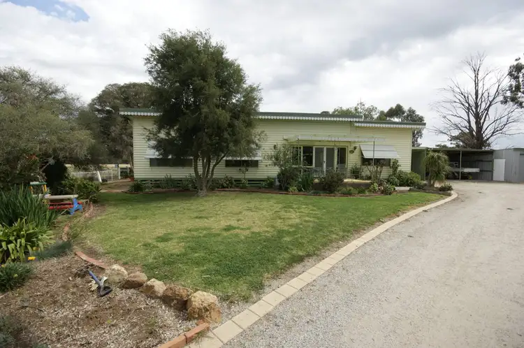 44 Wills Dr, Deniliquin NSW 2710