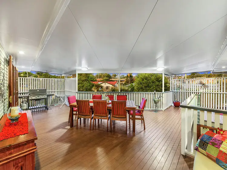 1 Leadale Street, Wynnum West QLD 4178