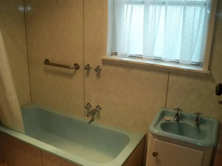 Sixth view of Homely house listing, 2 White Avenue, Hamilton VIC 3300